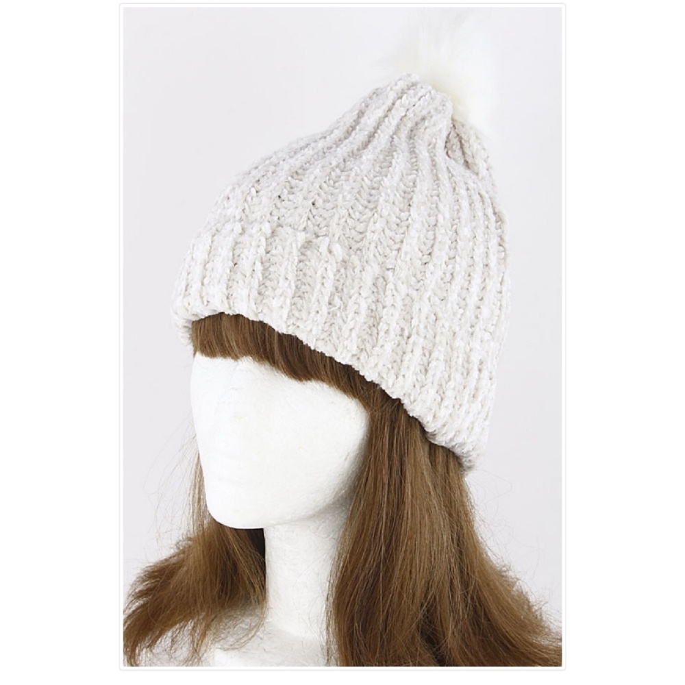 Women's 🆕️ Ivory Beanie
